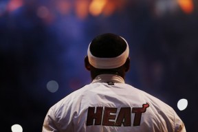 开云体育登录-当巴尔韦德在NBA接管比赛，曼城在中国完成逆转，体育的平行宇宙与时代隐喻