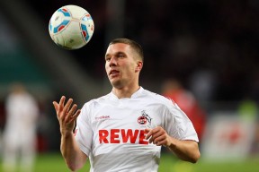 开云体育平台APP-凯恩攻防两端统治，莱比锡红牛碾压冰岛，当个人英雄主义遇上精密机器