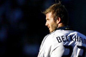 开云体育入口-德罗赞让比赛提前失去悬念，新疆队拿下猛龙，一场跨越时空的篮球对话