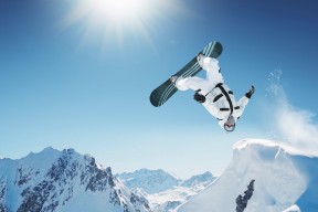 开云体育下载-F1年度争冠之夜，阿坎吉关键回合不手软