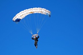 开云体育官网-本泽马点燃赛场之夜，伊朗击溃土耳其的足球寓言