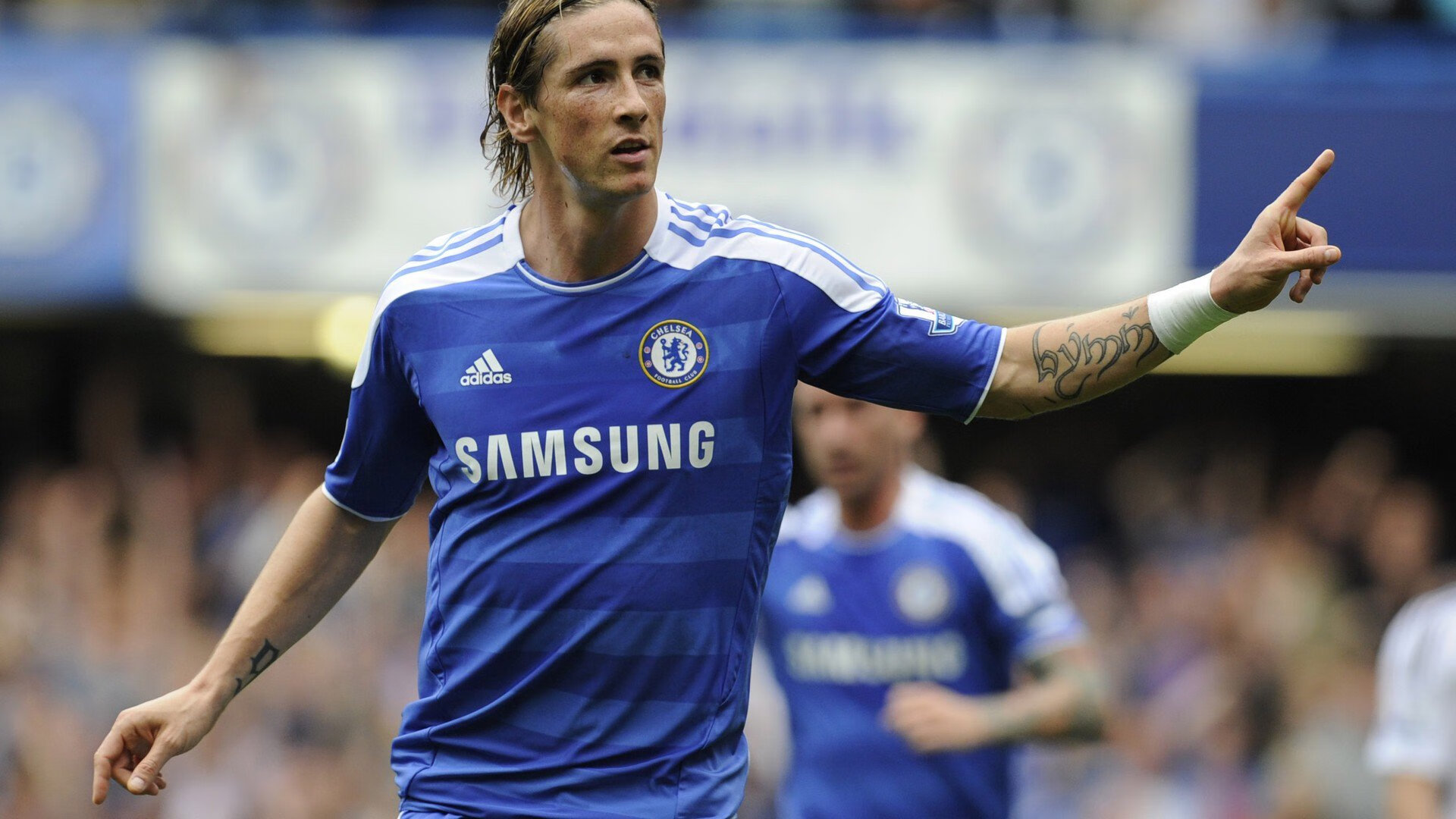 库里方向盘上的三分雨，当NBA巨星在F1赛道上接管比赛