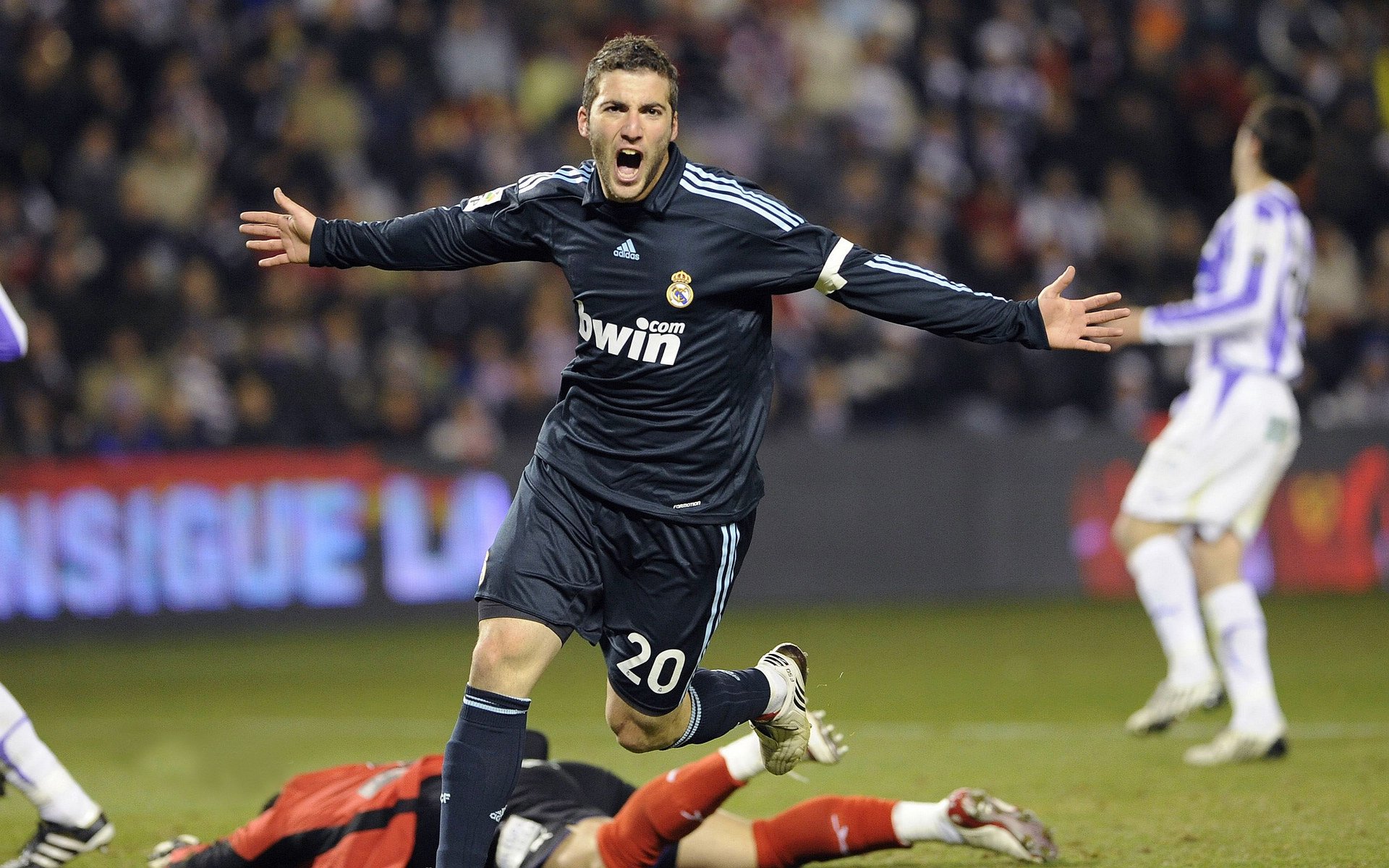 德甲争冠夜，莫兰特为何抢戏？一场跨体育的评分狂欢