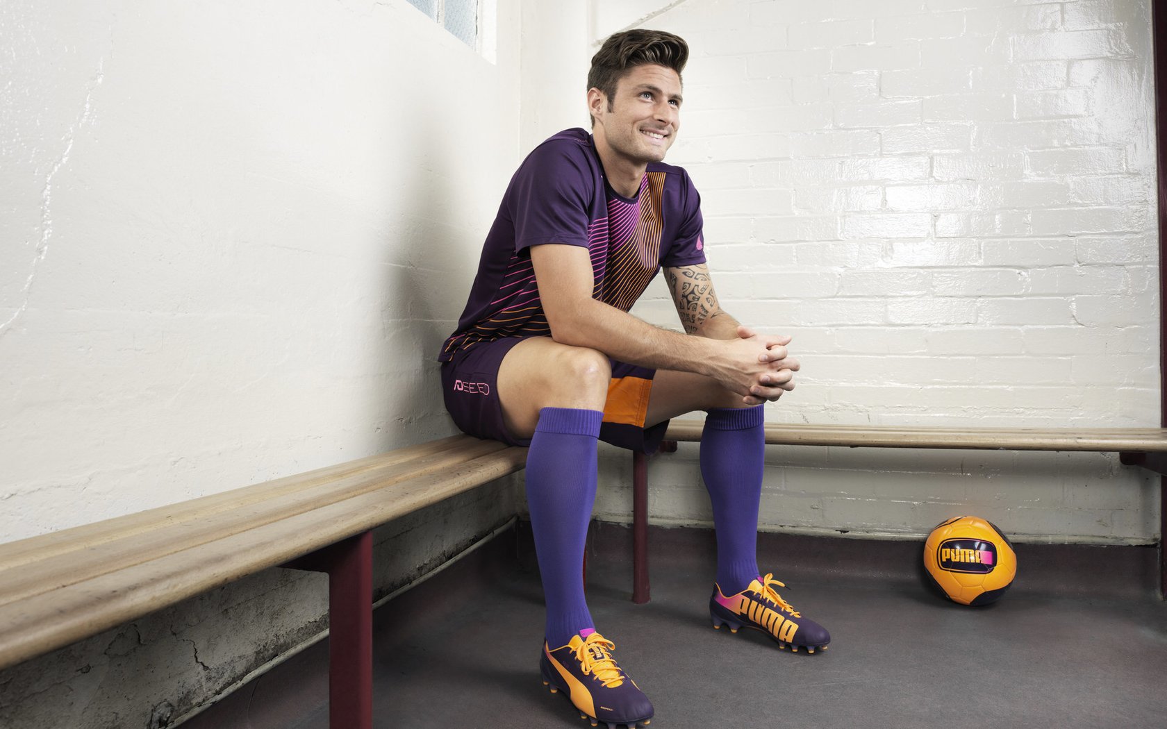 雄鹿冲垮爵士，布伦森关键战不手软，当钢铁洪流遭遇孤胆英雄